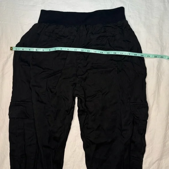 BLANK NYC Cargo Joggers Women’s Pants Black Elastic Band - Size Medium - Picture 11 of 14